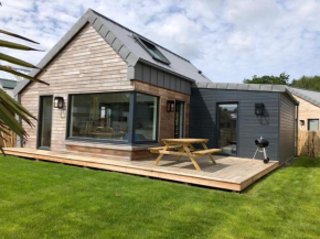 Nouveau ! La cabine du bout du monde -Saint-Mathieu : votre pied-à-terre breton haut standing [PL02]